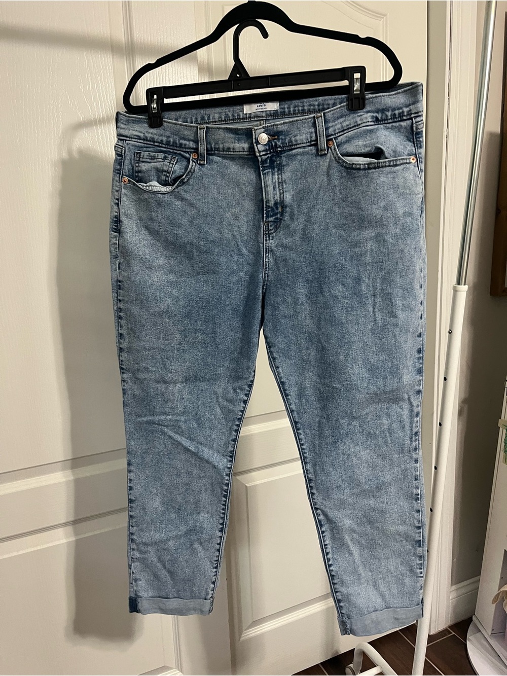 Denizen from Levi's Light Blue Ankle Crop Jeans